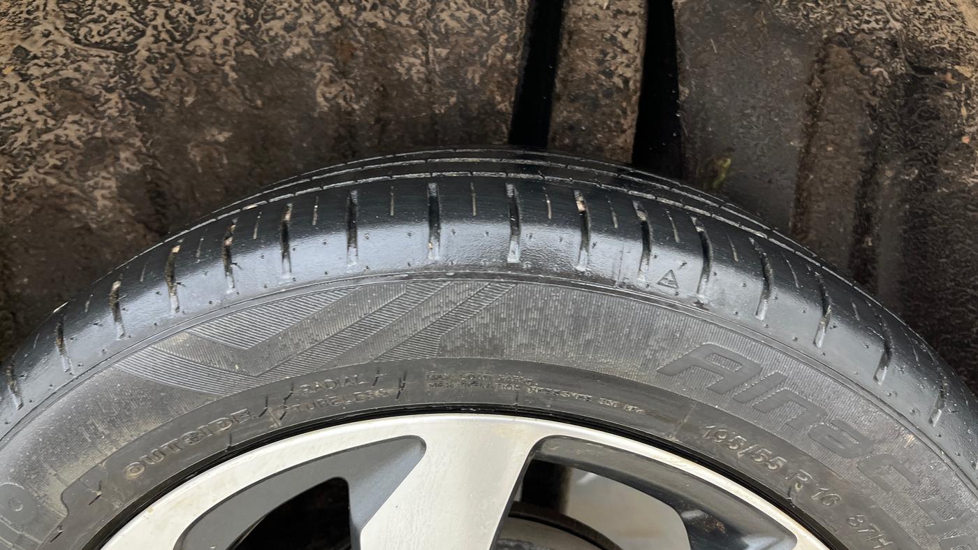 2024 Toyota Glanza V AMT, Petrol, Automatic, 12,775 km, Left Rear Tyre Tread