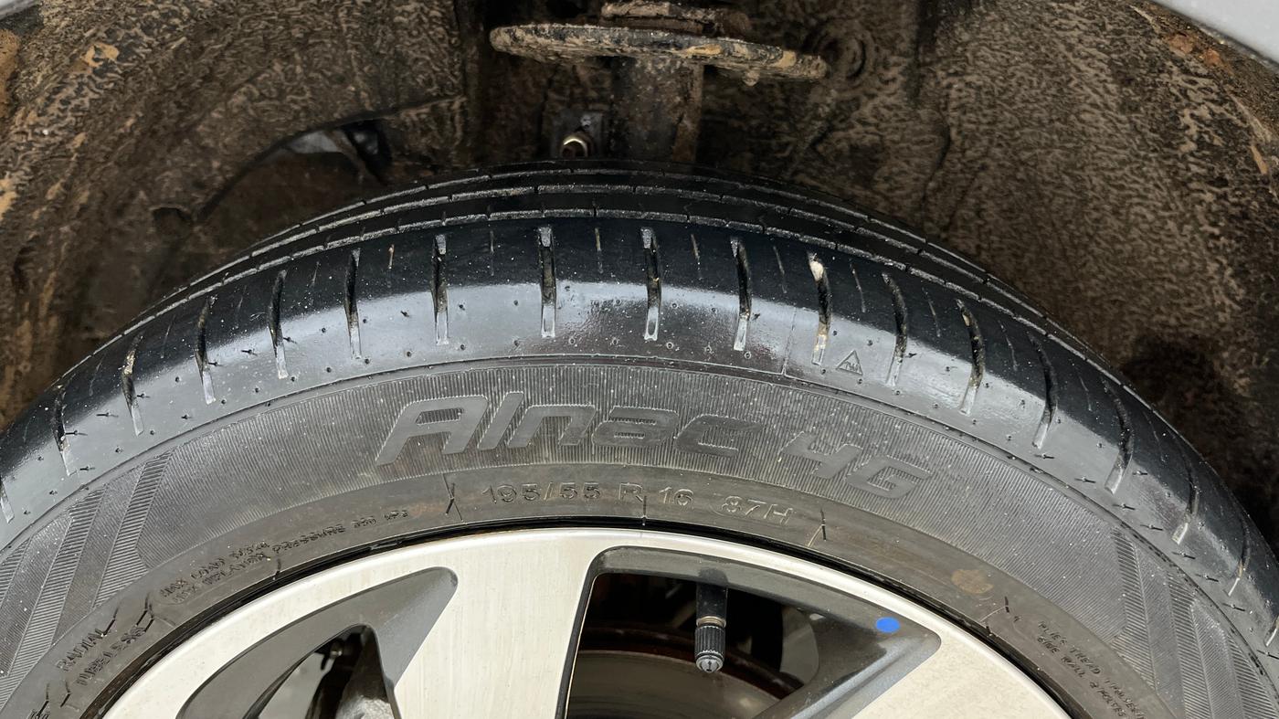 2024 Toyota Glanza V AMT, Petrol, Automatic, 12,775 km, Left Front Tyre Tread