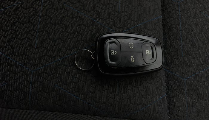 2023 Tata PUNCH CREATIVE AMT 1.2 RTN DUAL TONE, Petrol, Automatic, 24,114 km, Key Close Up