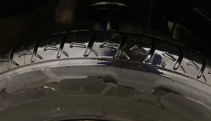 2021 Maruti XL6 ALPHA AT, Petrol, Automatic, 1,16,186 km, Right Front Tyre Tread