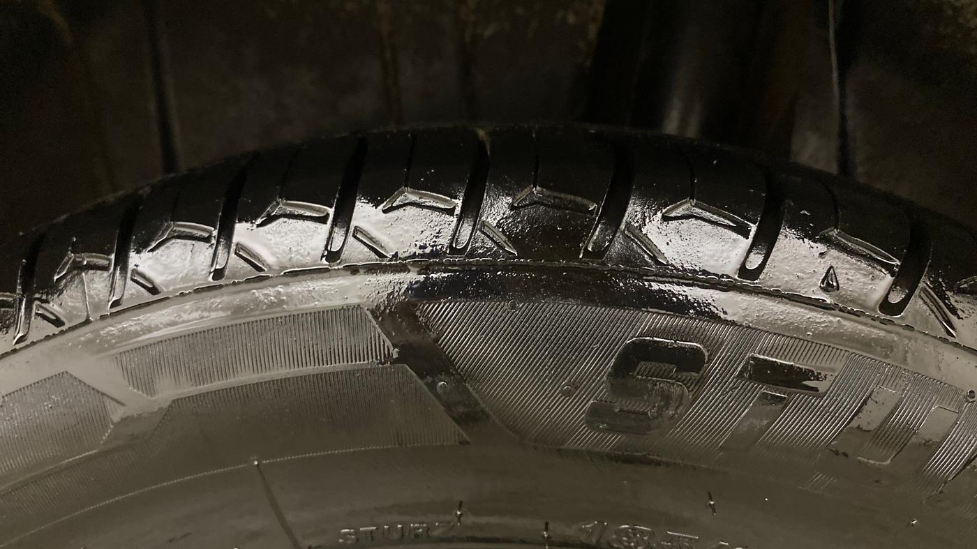 2021 Maruti XL6 ALPHA AT, Petrol, Automatic, 1,16,186 km, Left Rear Tyre Tread