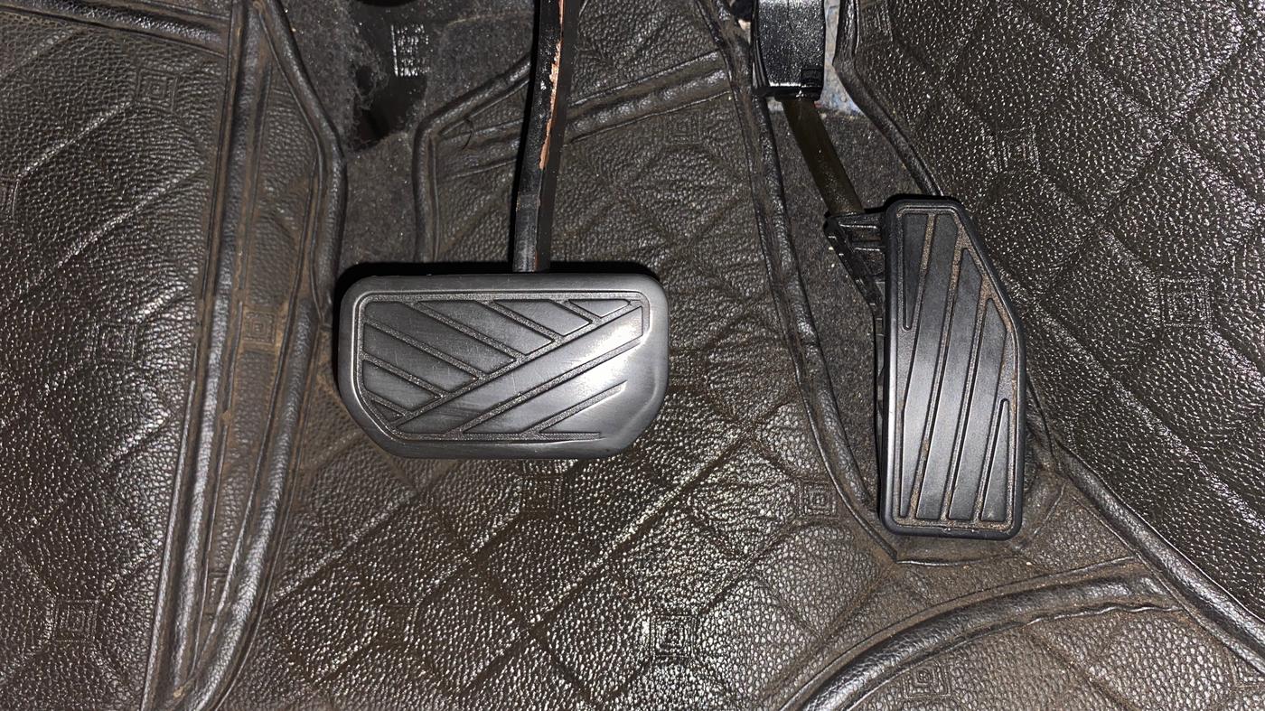2021 Maruti XL6 ALPHA AT, Petrol, Automatic, 1,16,186 km, Pedals