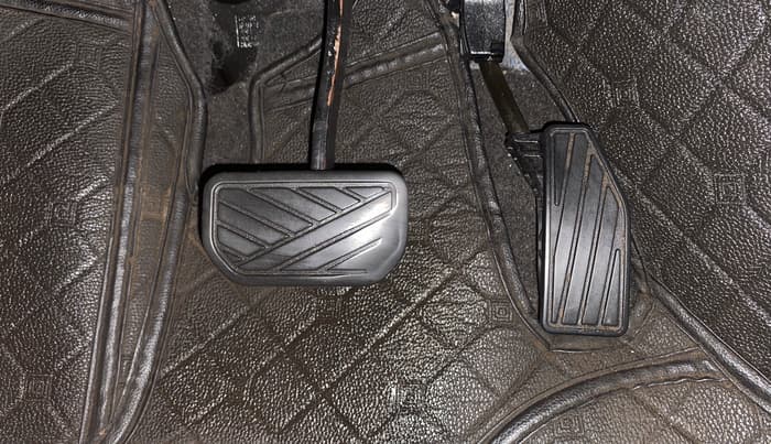 2021 Maruti XL6 ALPHA AT, Petrol, Automatic, 1,16,186 km, Pedals