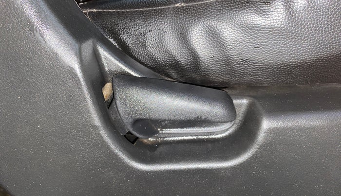 2016 Maruti Wagon R 1.0 VXI, Petrol, Manual, 70,951 km, Driver Side Adjustment Panel