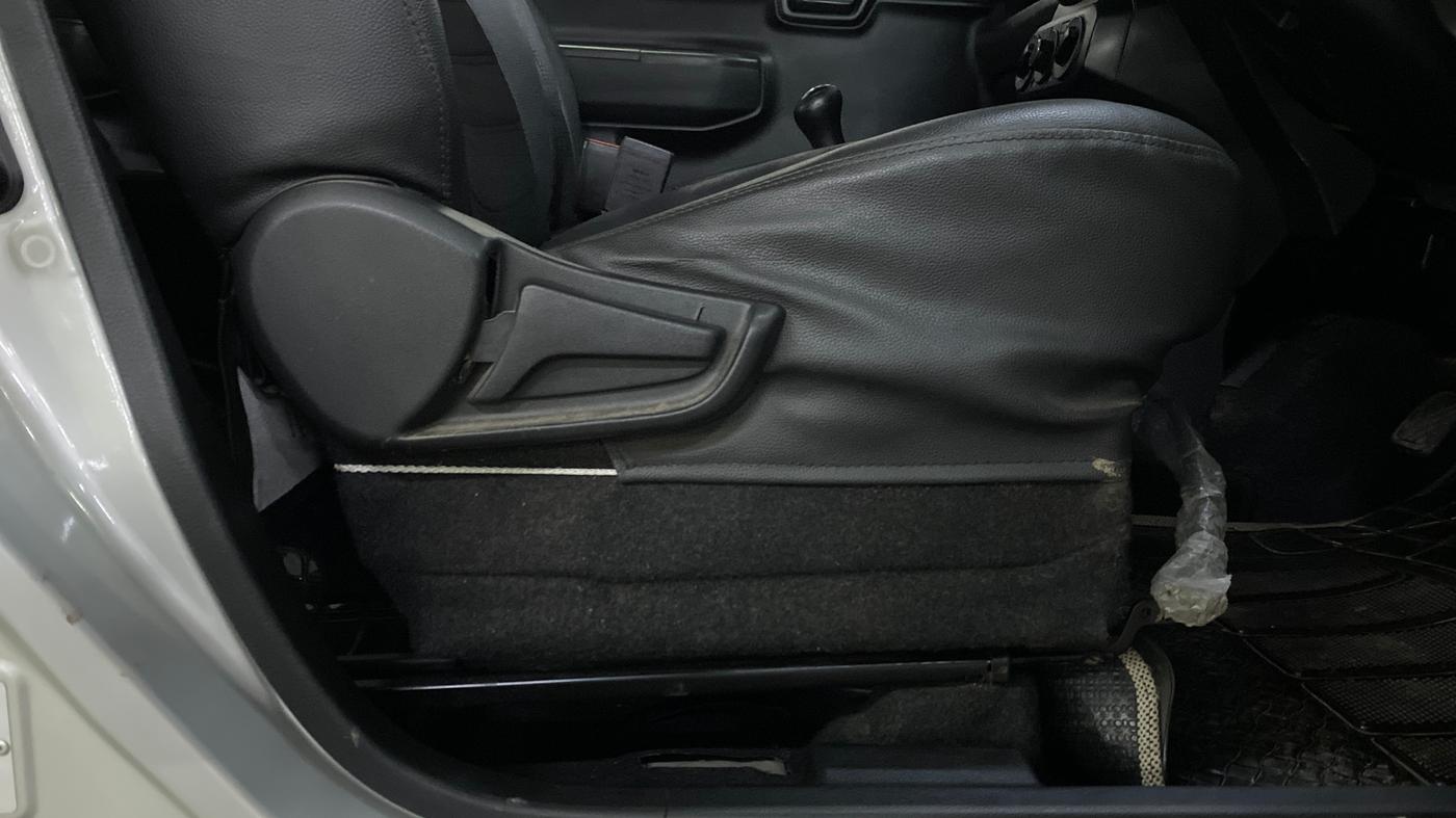 2021 Maruti S PRESSO VXI+, Petrol, Manual, 36,524 km, Driver Side Adjustment Panel