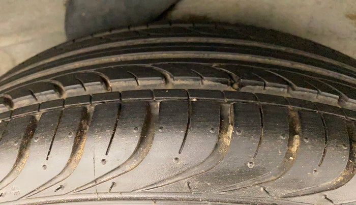 2012 Hyundai i20 MAGNA (O) 1.2, Petrol, Manual, 66,047 km, Left Rear Tyre Tread