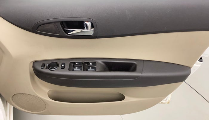 2012 Hyundai i20 MAGNA (O) 1.2, Petrol, Manual, 66,047 km, Driver Side Door Panels Control