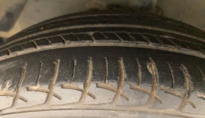 2012 Hyundai i20 MAGNA (O) 1.2, Petrol, Manual, 66,047 km, Left Front Tyre Tread
