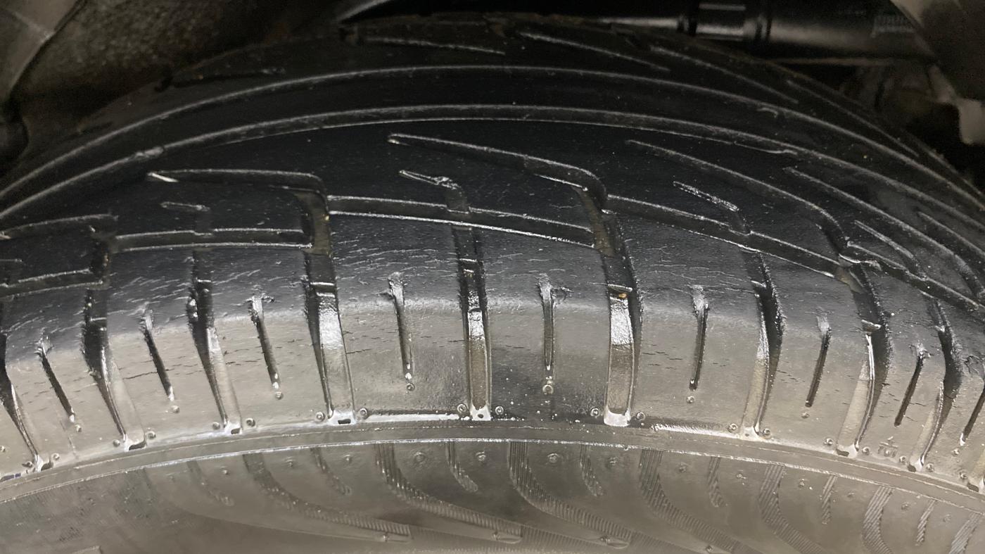 2014 Mahindra XUV500 W4, Diesel, Manual, 97,259 km, Left Rear Tyre Tread