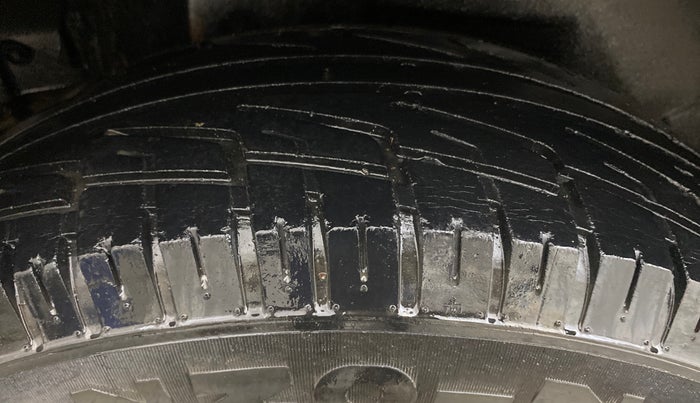 2014 Mahindra XUV500 W4, Diesel, Manual, 97,189 km, Right Rear Tyre Tread