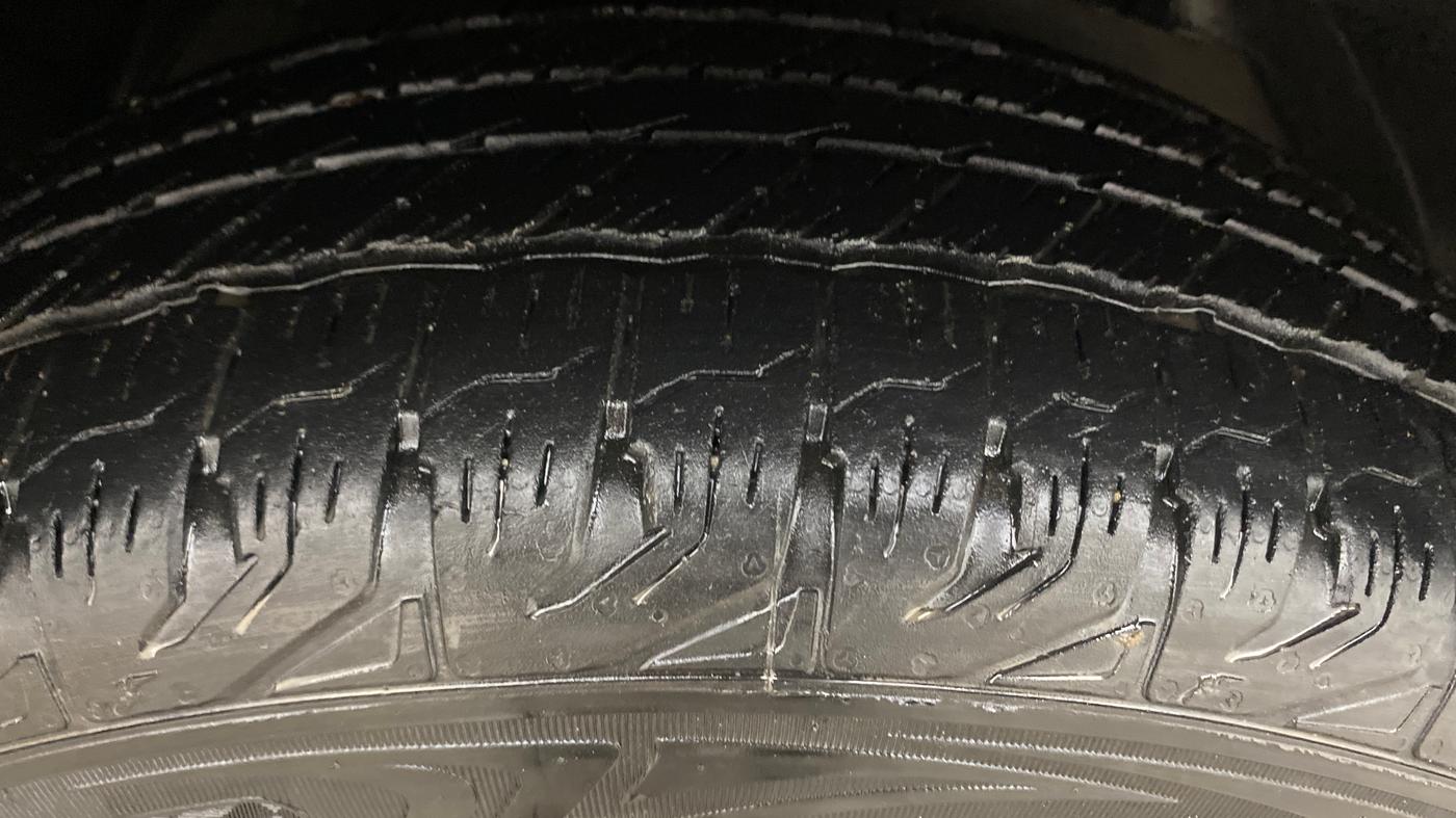 2014 Mahindra XUV500 W4, Diesel, Manual, 97,259 km, Right Front Tyre Tread
