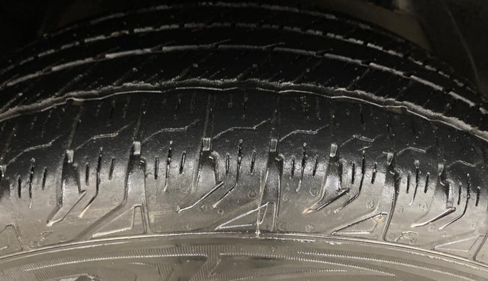 2014 Mahindra XUV500 W4, Diesel, Manual, 97,189 km, Right Front Tyre Tread