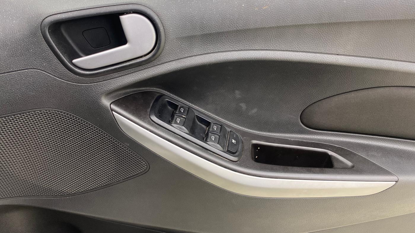 2015 Ford New Figo TREND 1.2 PETROL, Petrol, Manual, 29,990 km, Driver Side Door Panels Control