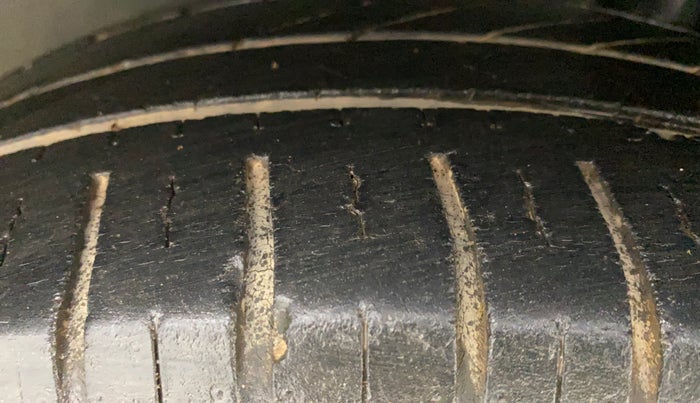2013 Maruti Ertiga VXI, Petrol, Manual, 25,506 km, Left Front Tyre Tread