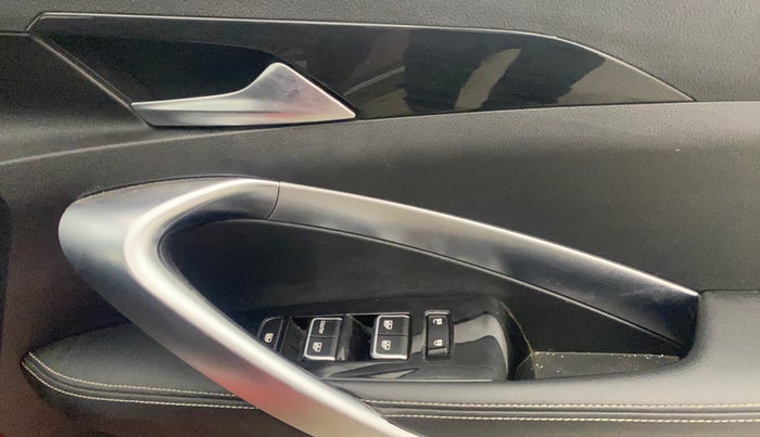 2020 MG HECTOR SHARP 1.5 DCT PETROL, Petrol, Automatic, 46,912 km, Driver Side Door Panels Control