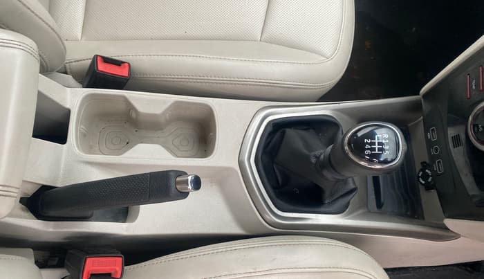 2019 Mahindra XUV300 W8 (O) 1.5 DIESEL, Diesel, Manual, 74,003 km, Gear Lever