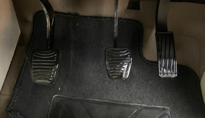 2019 Mahindra XUV300 W8 (O) 1.5 DIESEL, Diesel, Manual, 74,003 km, Pedals