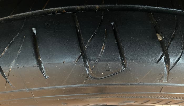 2019 Mahindra XUV300 W8 (O) 1.5 DIESEL, Diesel, Manual, 74,003 km, Left Front Tyre Tread