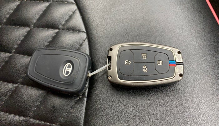 2020 Tata NEXON XZ PLUS (O) PETROL, Petrol, Manual, 61,283 km, Key Close Up