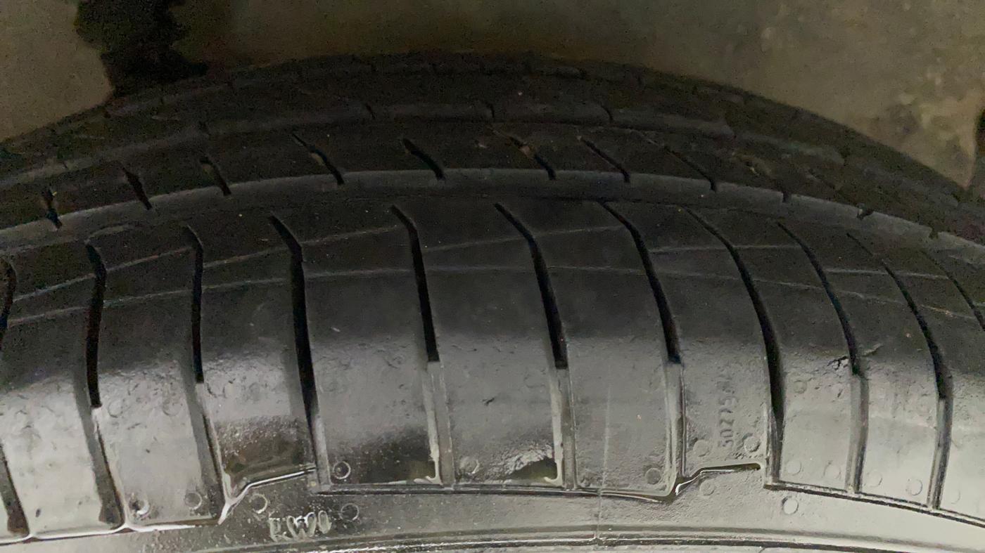 2011 Maruti Ritz VXI, Petrol, Manual, 74,279 km, Right Rear Tyre Tread
