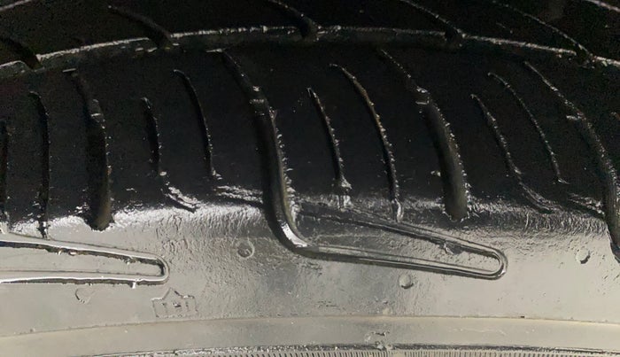 2013 Hyundai Grand i10 SPORTZ 1.2 KAPPA VTVT, Petrol, Manual, 1,11,648 km, Left Rear Tyre Tread