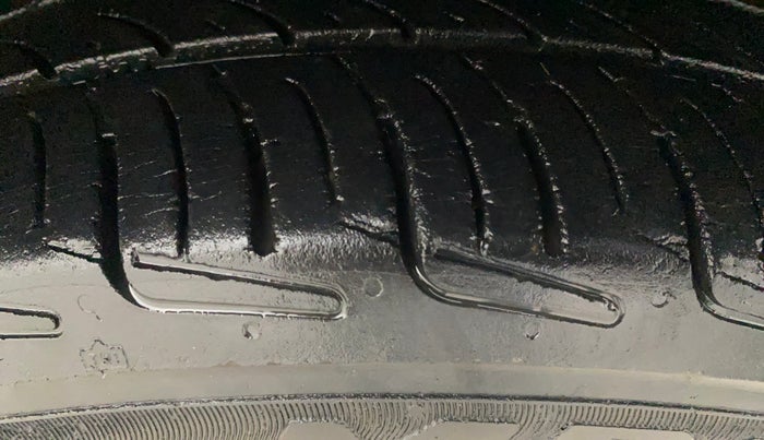 2013 Hyundai Grand i10 SPORTZ 1.2 KAPPA VTVT, Petrol, Manual, 1,11,648 km, Right Front Tyre Tread