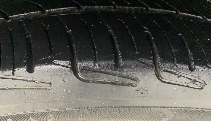 2013 Hyundai Grand i10 SPORTZ 1.2 KAPPA VTVT, Petrol, Manual, 1,11,648 km, Right Rear Tyre Tread