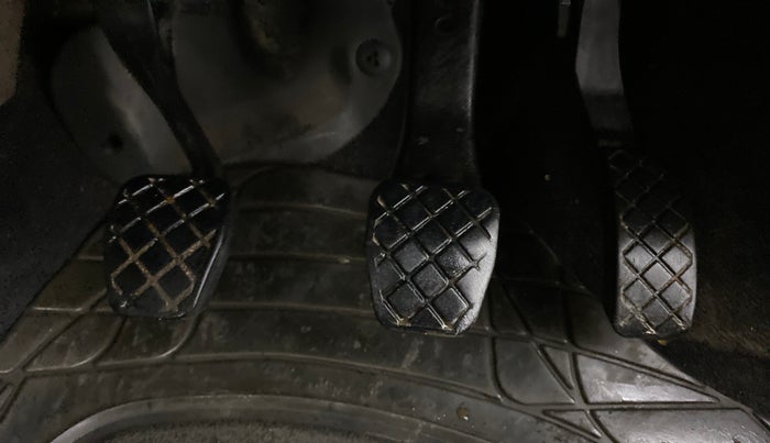 2012 Skoda Rapid AMBITION 1.6 TDI CR MT, Diesel, Manual, 85,438 km, Pedals