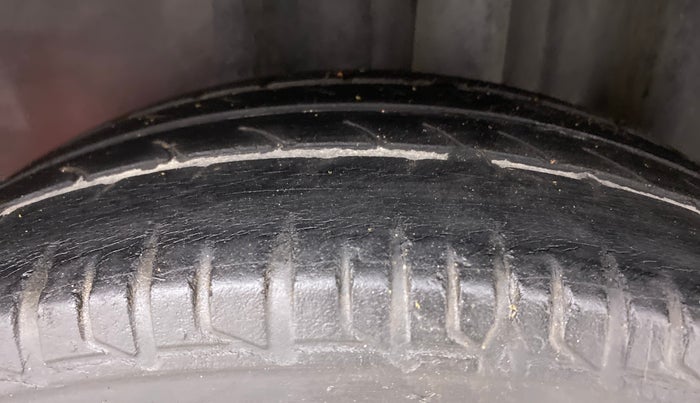 2012 Skoda Rapid AMBITION 1.6 TDI CR MT, Diesel, Manual, 85,438 km, Left Rear Tyre Tread