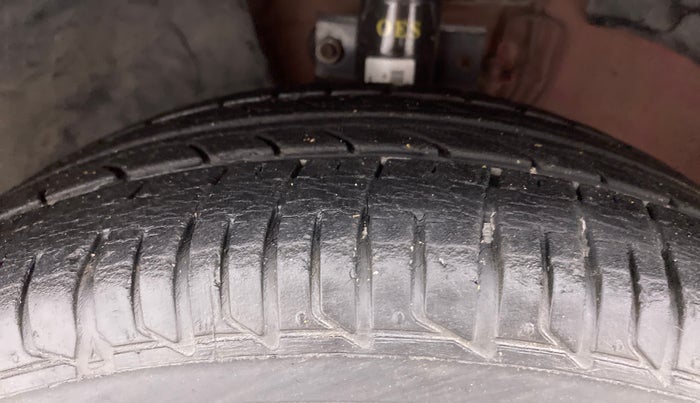 2012 Skoda Rapid AMBITION 1.6 TDI CR MT, Diesel, Manual, 85,438 km, Left Front Tyre Tread