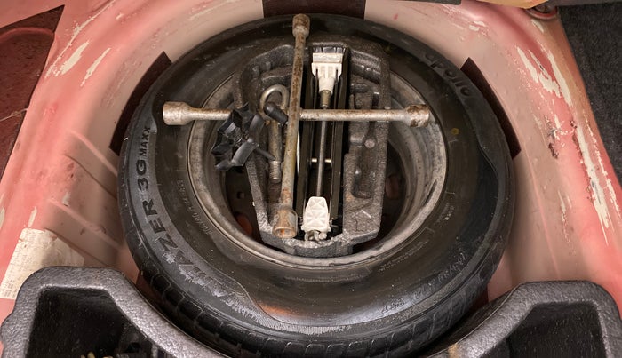 2012 Skoda Rapid AMBITION 1.6 TDI CR MT, Diesel, Manual, 85,438 km, Spare Tyre