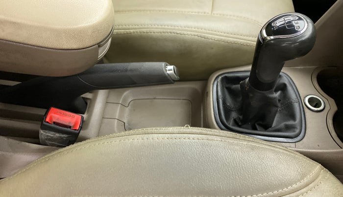 2012 Skoda Rapid AMBITION 1.6 TDI CR MT, Diesel, Manual, 85,438 km, Gear Lever