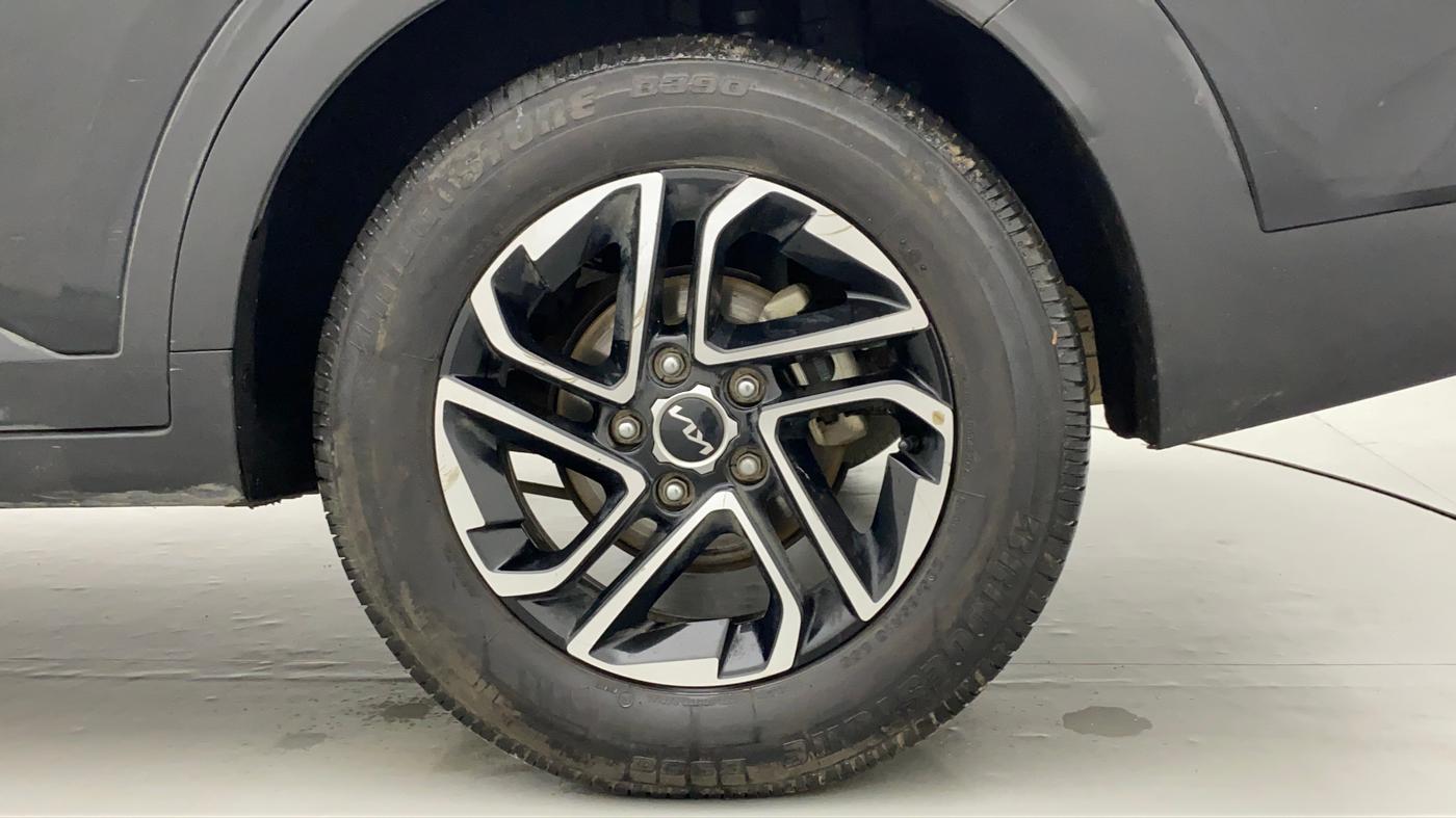2022 KIA CARENS LUXURY PLUS 1.5 DIESEL 6 STR, Diesel, Manual, 65,871 km, Left Rear Wheel