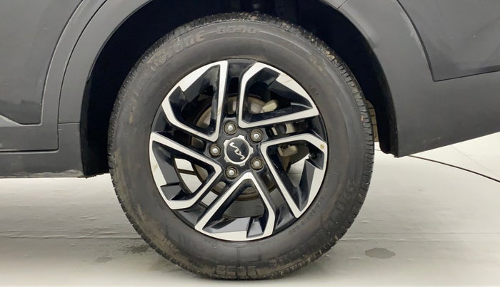 2022 KIA CARENS LUXURY PLUS 1.5 DIESEL 6 STR, Diesel, Manual, 65,871 km, Left Rear Wheel