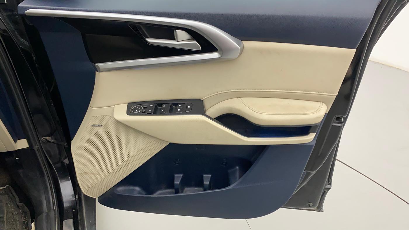 2022 KIA CARENS LUXURY PLUS 1.5 DIESEL 6 STR, Diesel, Manual, 65,871 km, Driver Side Door Panels Control