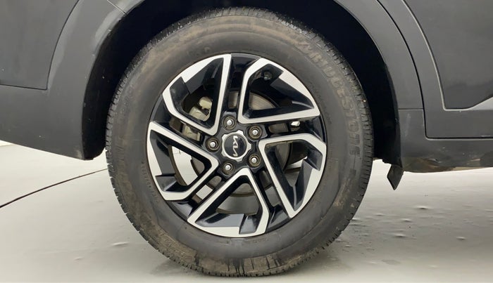 2022 KIA CARENS LUXURY PLUS 1.5 DIESEL 6 STR, Diesel, Manual, 65,871 km, Right Rear Wheel