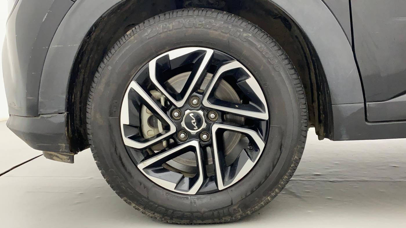 2022 KIA CARENS LUXURY PLUS 1.5 DIESEL 6 STR, Diesel, Manual, 65,871 km, Left Front Wheel