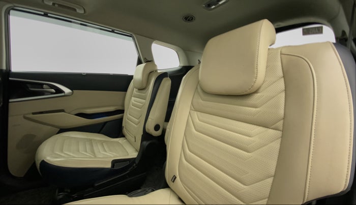 2022 KIA CARENS LUXURY PLUS 1.5 DIESEL 6 STR, Diesel, Manual, 65,871 km, Right Side Rear Door Cabin