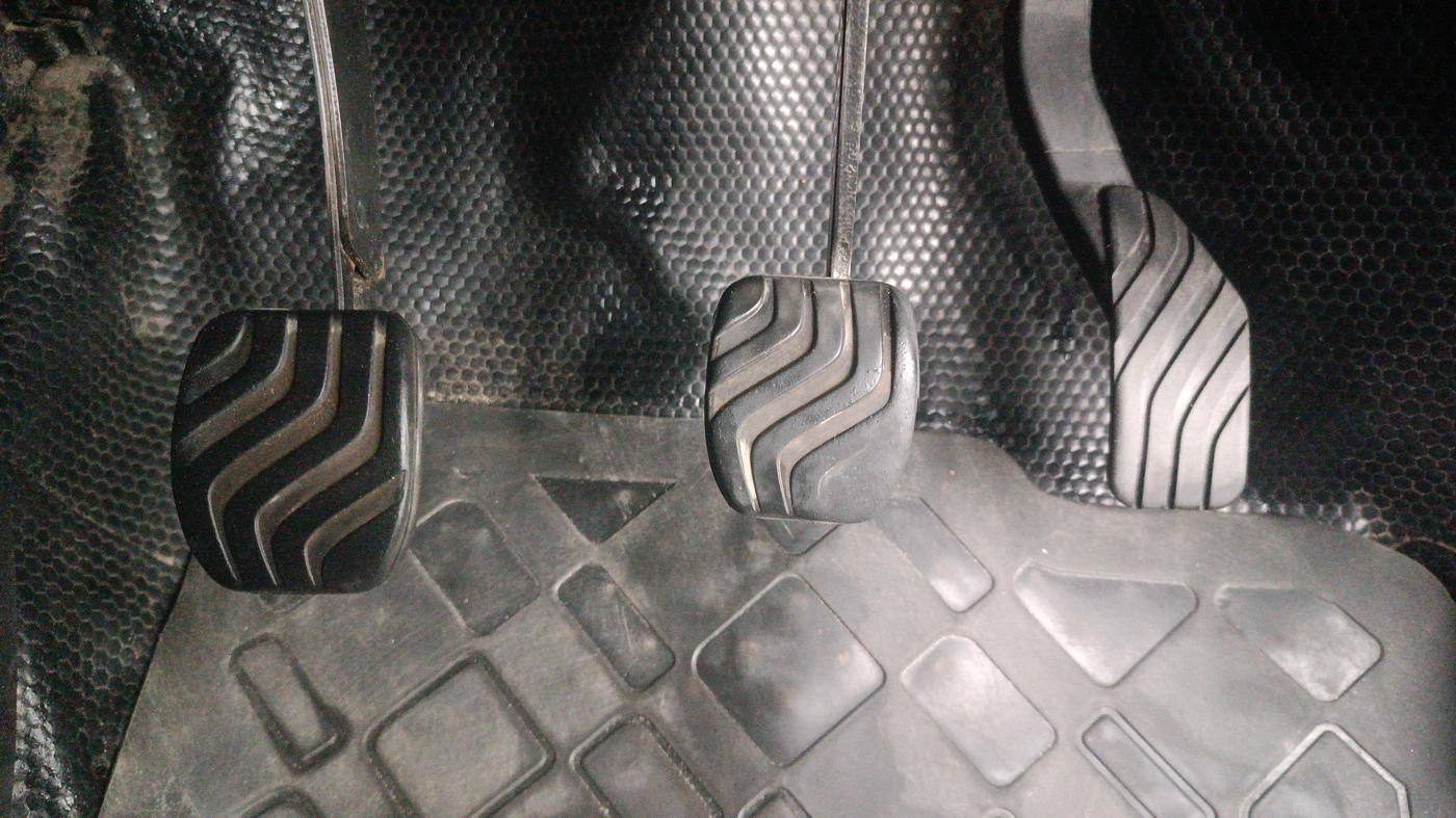2017 Datsun Redi Go T (O), Petrol, Manual, 52,265 km, Pedals