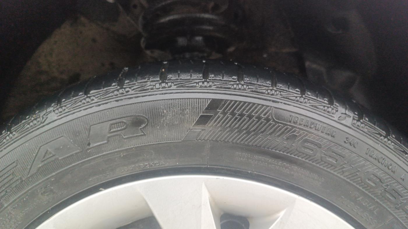 2016 Hyundai Grand i10 SPORTZ 1.2 KAPPA VTVT, Petrol, Manual, 57,334 km, Right Front Tyre Tread