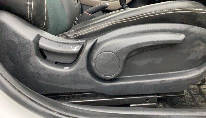 2018 Hyundai Elite i20 SPORTZ 1.2, Petrol, Manual, 65,291 km, Driver Side Adjustment Panel