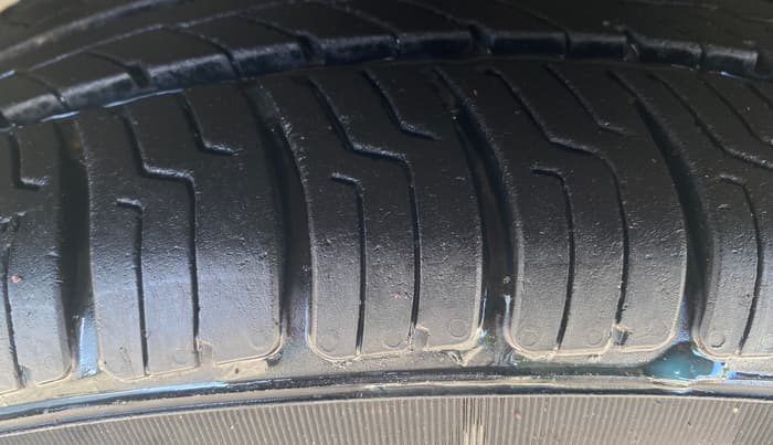 2018 Ford Figo Aspire TITANIUM 1.2 PETROL, Petrol, Manual, 88,093 km, Left Front Tyre Tread