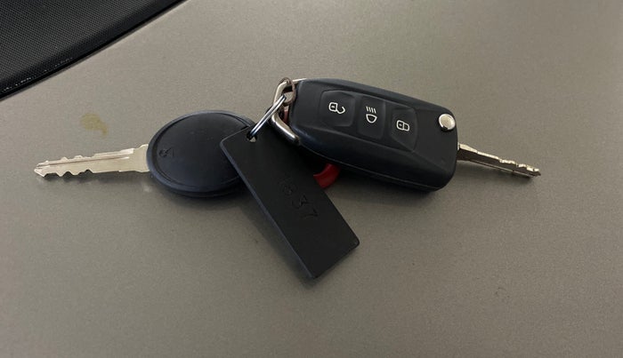 2018 Tata TIAGO NRG PETROL, Petrol, Manual, 52,247 km, Key Close Up