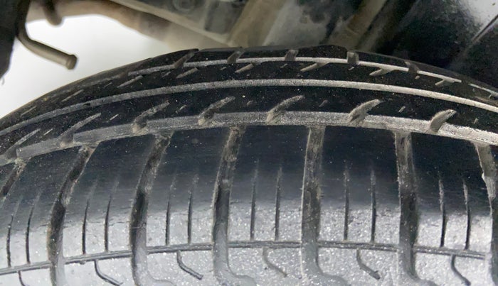 2017 Maruti Swift LXI (O), Petrol, Manual, 43,232 km, Right Rear Tyre Tread