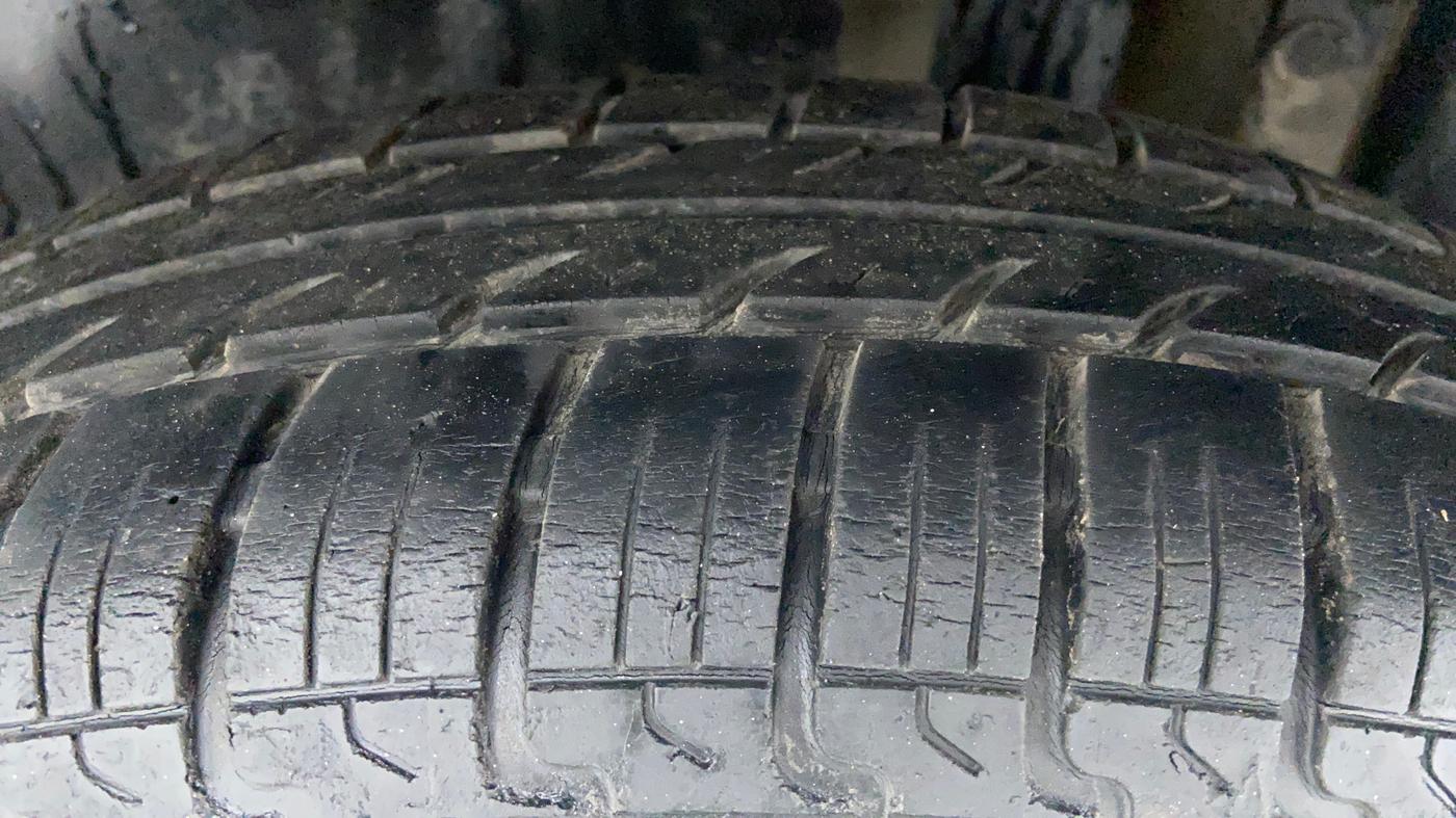 2017 Maruti Swift LXI (O), Petrol, Manual, 43,232 km, Left Rear Tyre Tread