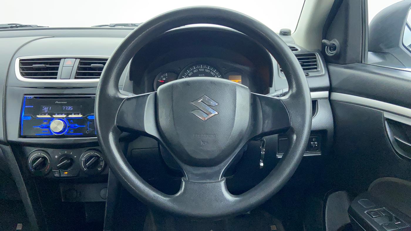2017 Maruti Swift LXI (O), Petrol, Manual, 43,232 km, Steering Wheel Close Up