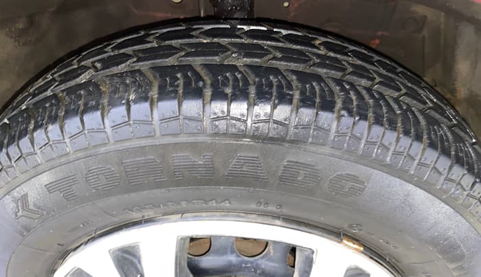 2015 Maruti Swift Dzire VXI, Petrol, Manual, 37,153 km, Right Front Tyre Tread