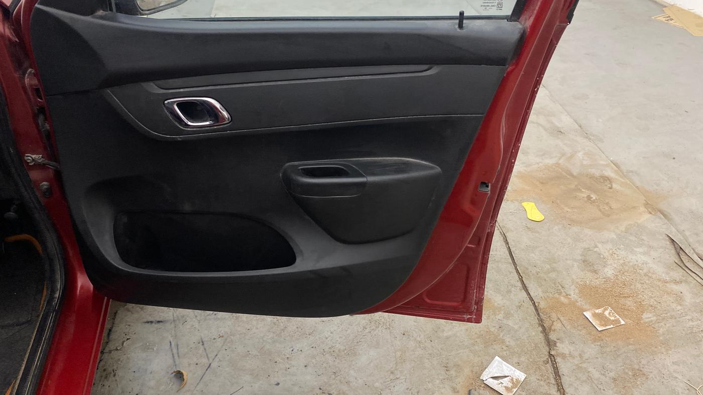 2019 Renault Kwid RXT 1.0 AMT (O), Petrol, Automatic, 56,090 km, Driver Side Door Panels Control