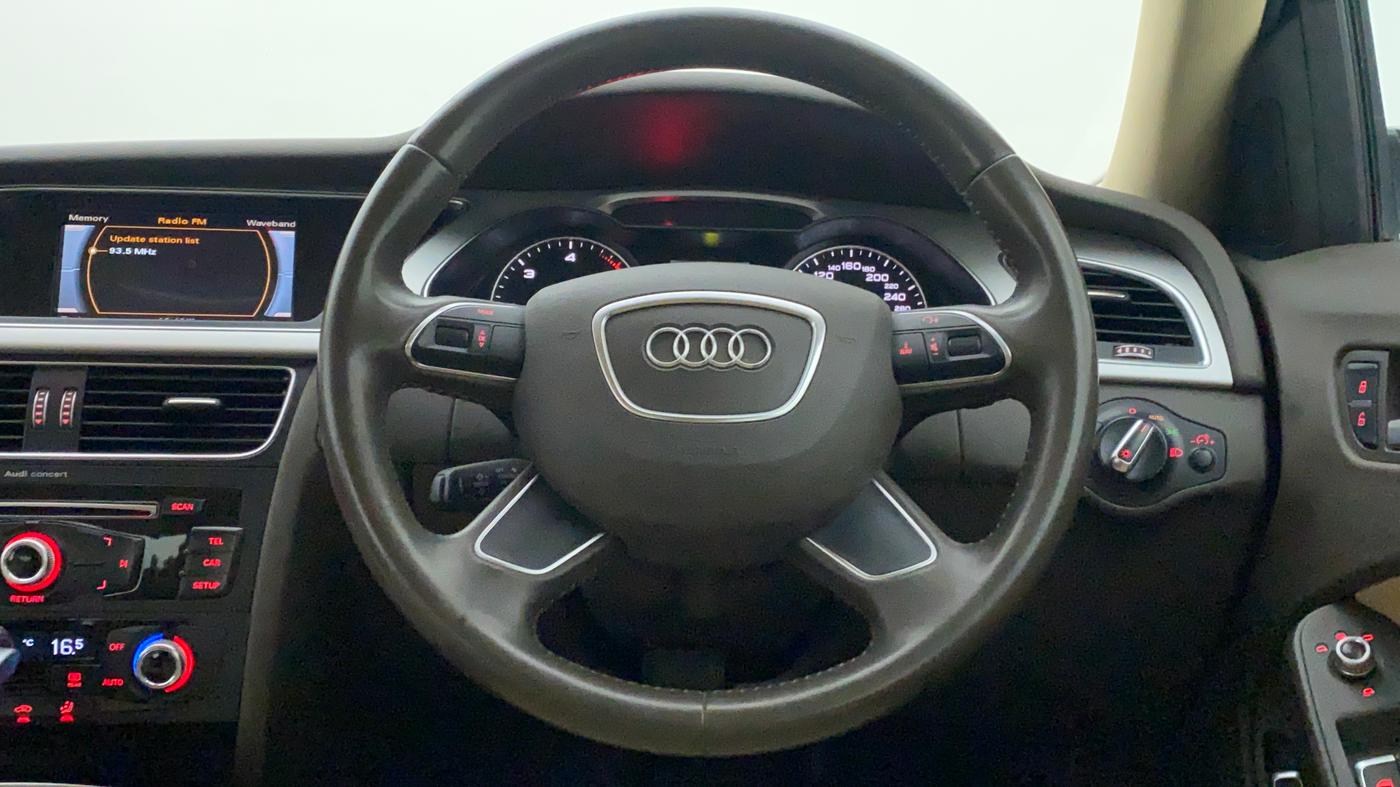 2015 Audi A4 35 TDI PREMIUM PLUS SUNROOF, Diesel, Automatic, 42,042 km, Steering Wheel Close Up