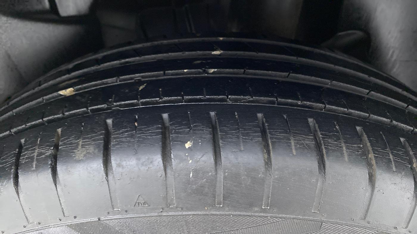 2018 Maruti Swift ZXI (AMT), Petrol, Automatic, 42,761 km, Left Rear Tyre Tread